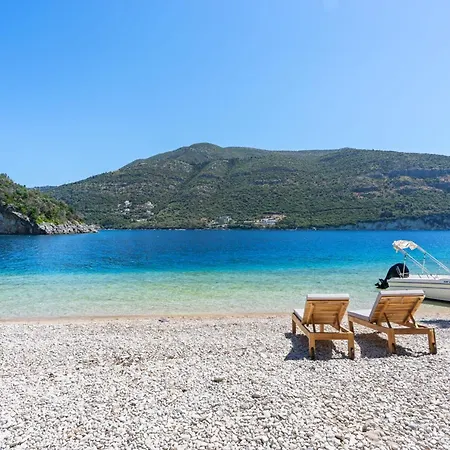 Villa Sea Whisper Beachfront Reached Only By Boat