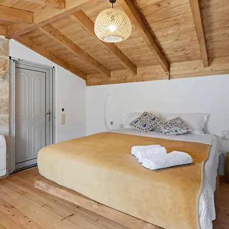 Sea Whisper Beachfront Reached Only By Boat
