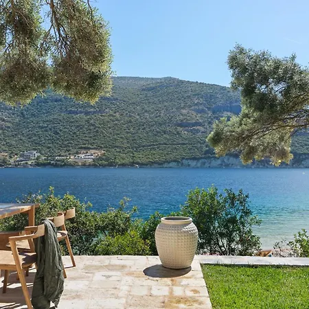 Sea Whisper Beachfront Reached Only By Boat *