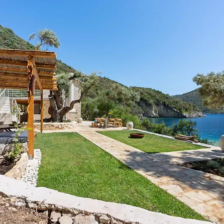 Sea Whisper Beachfront Reached Only By Boat * Mikros Gialos