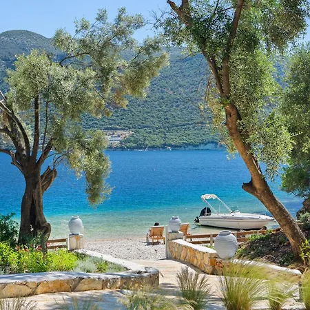 Sea Whisper Beachfront Reached Only By Boat