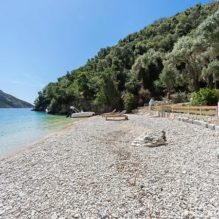 Villa Sea Whisper Beachfront Reached Only By Boat *
