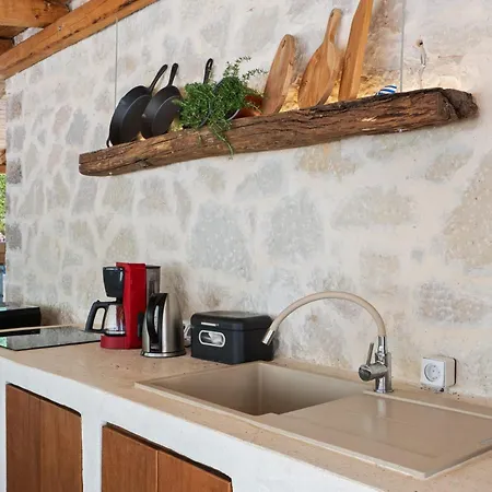 Sea Whisper Beachfront Reached Only By Boat Mikros Gialos