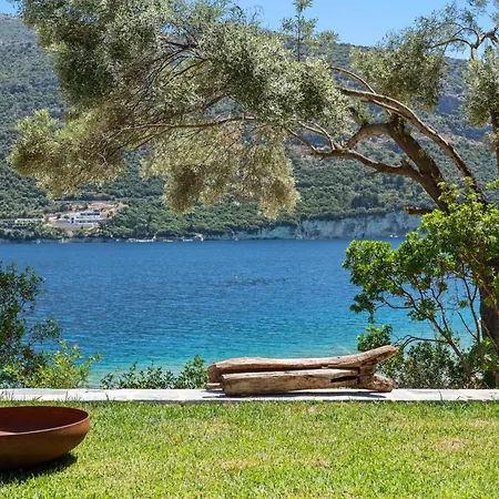 Sea Whisper Beachfront Reached Only By Boat *
